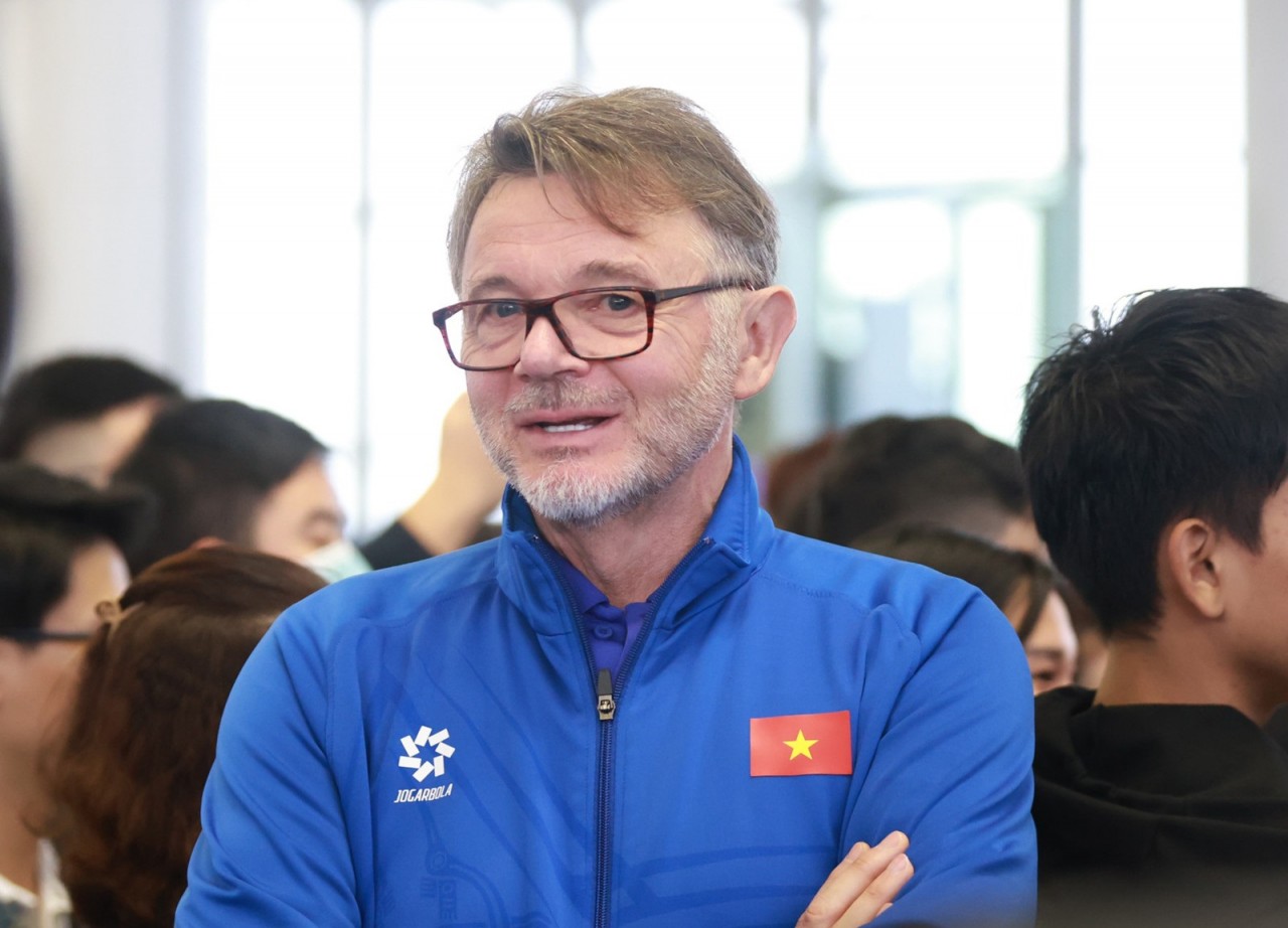 Trước ngày lên đường đi Indonesia, HLV Philippe Troussier gạch tên 5 cầu thủ, gồm: Nguyễn Công Phượng, Nguyễn Hai Long, Đỗ Duy Mạnh, Trương Tiến Anh và Giáp Tuấn Dương.