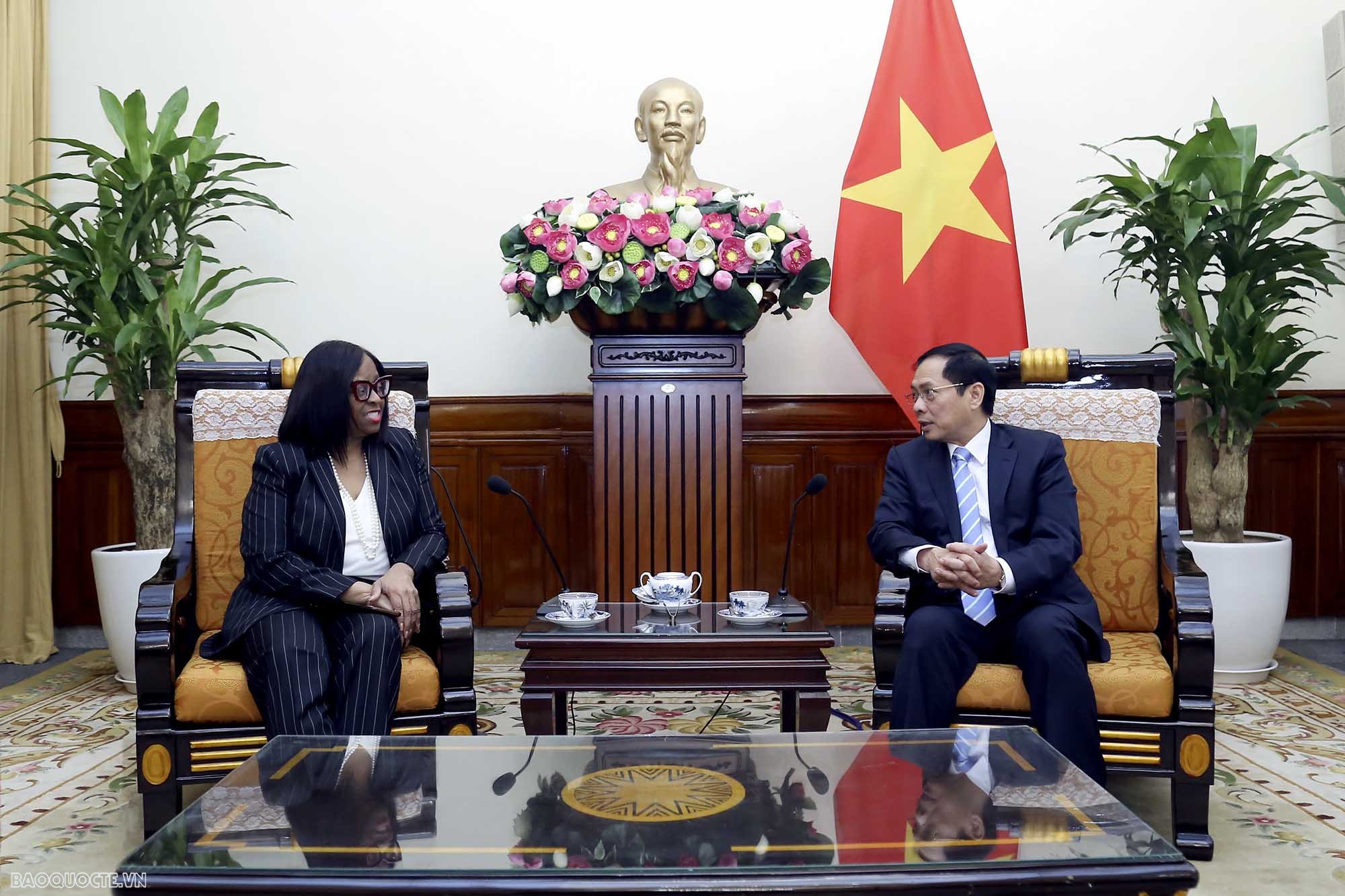Bộ trưởng Bùi Thanh Sơn tiếp Chủ tịch Ngân hàng Xuất nhập khẩu Hoa Kỳ Eximbank