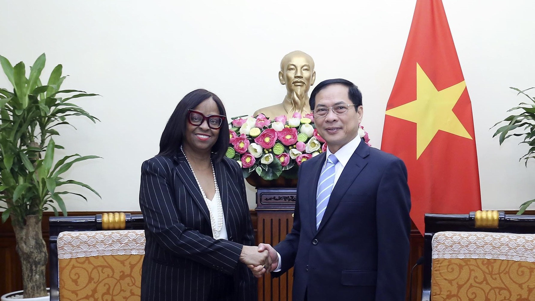Bộ trưởng Bùi Thanh Sơn tiếp Chủ tịch Ngân hàng Xuất nhập khẩu Hoa Kỳ Eximbank