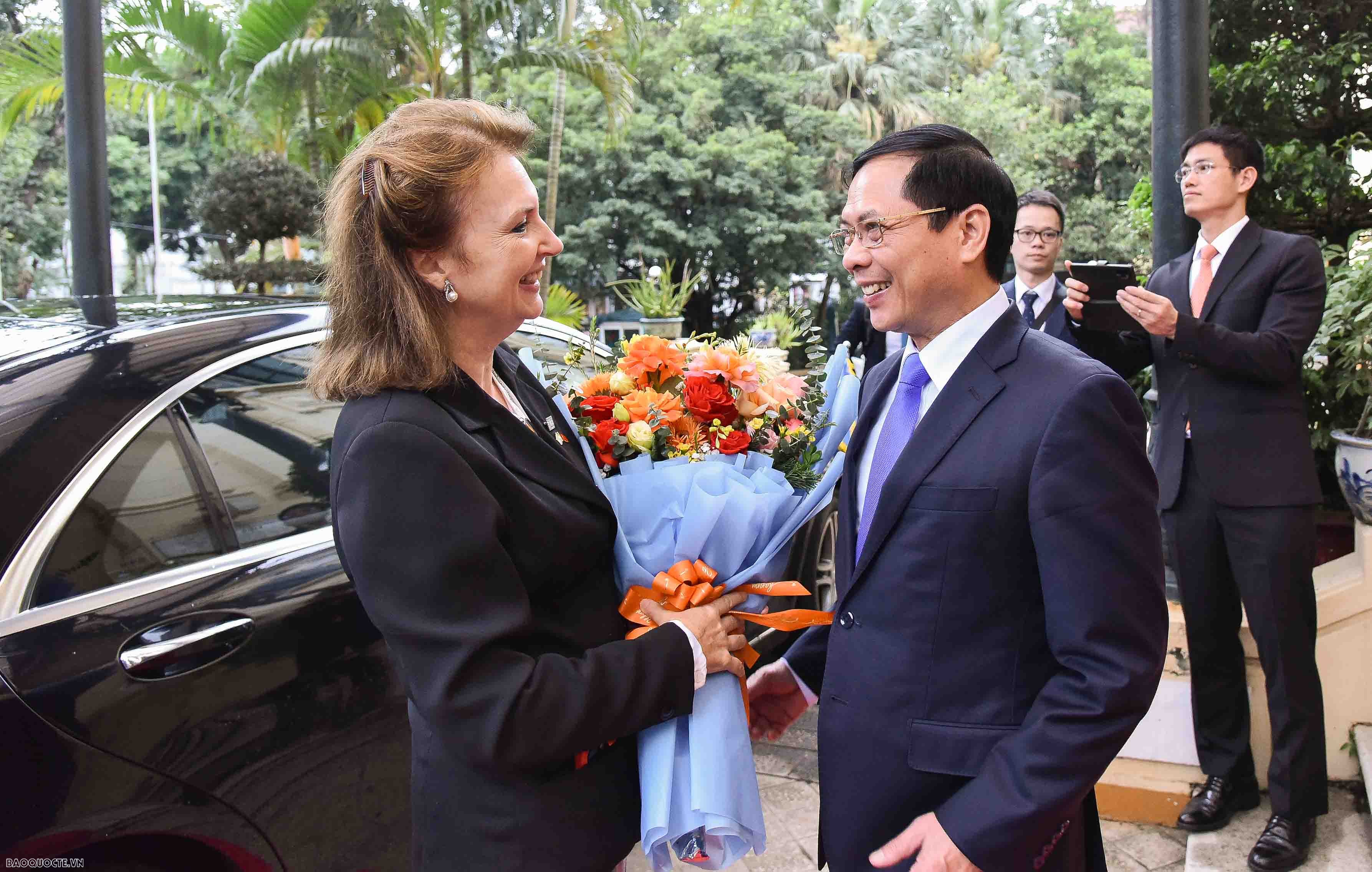 Nhận được lời của Bộ trưởng Ngoại giao Bùi Thanh Sơn, Bộ trưởng Ngoại giao, Ngoại thương và Tôn giáo Argentina Diana Mondino thăm chính thức Việt Nam từ ngày 19-20/3.