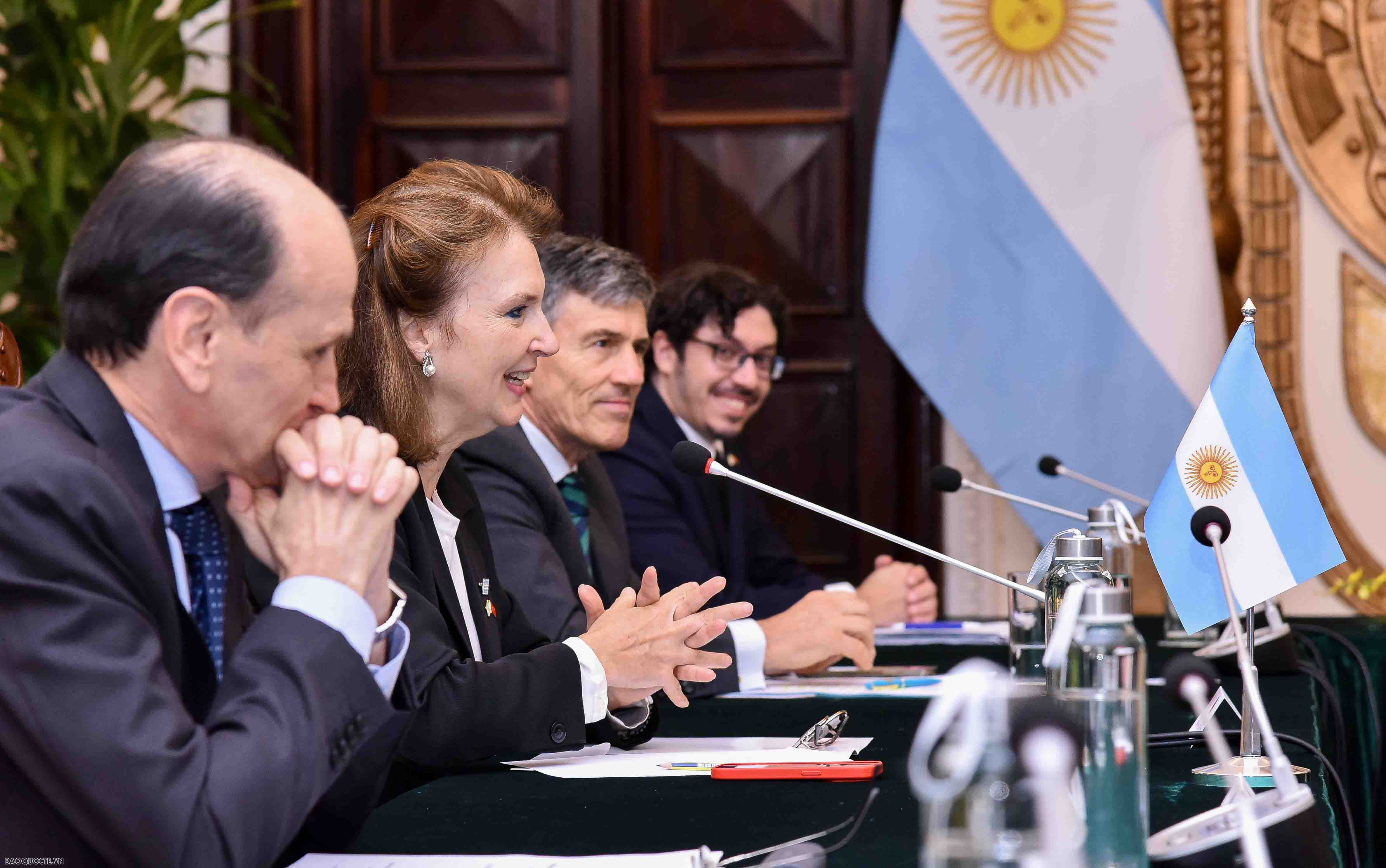 Vietnam, Argentina Foreign Ministers hold talks to expand cooperation relations