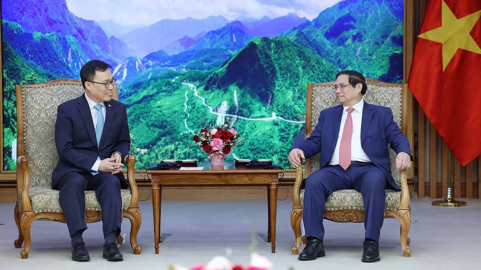 Thủ tướng Phạm Minh Chính tiếp Đại sứ Hàn Quốc tại Việt Nam Choi Young Sam. (Nguồn: TTXVN)