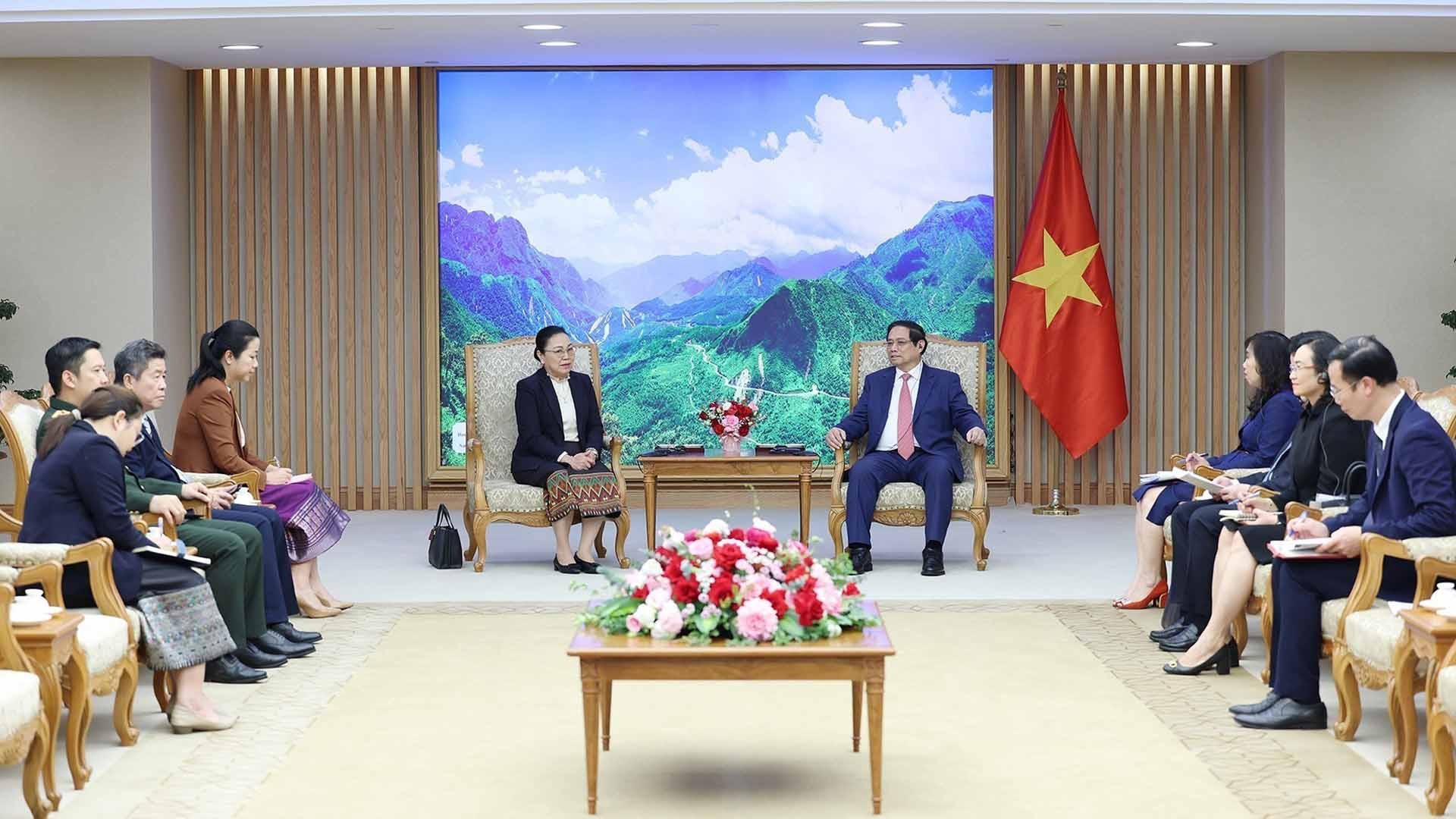 Thủ tướng Phạm Minh Chính tiếp Đại sứ Lào tại Việt Nam Khamphao Eunthavanh. (Nguồn: TTXVN)