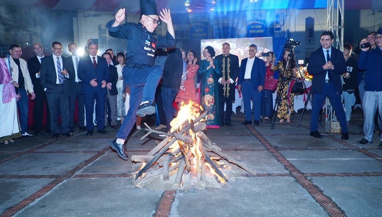 Nồng ấm hương vị Tết truyền thống của người Azerbaijan tại Việt Nam