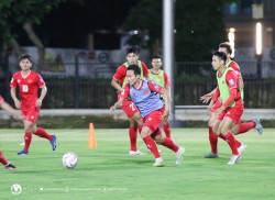 Đội tuyển Việt Nam tham quan sân Gelora Bung Karno trước trận đấu với đội Indonesia