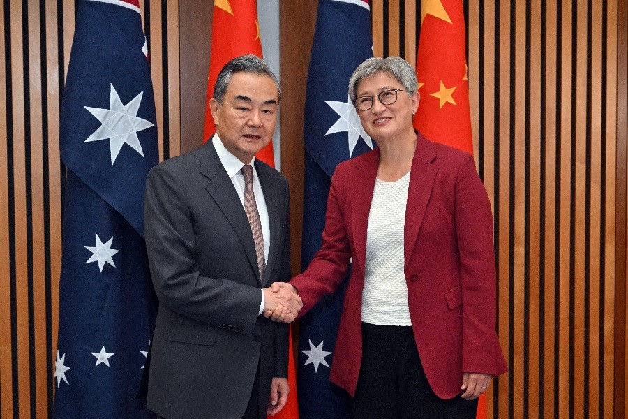Ngoại trưởng Trung Quốc thăm Australia, nói quan hệ đi đúng hướng, Canberra muốn 'khôn ngoan'