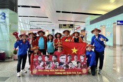 Hội cổ động viên Việt Nam sang Indonesia tiếp sức đội tuyển Việt Nam