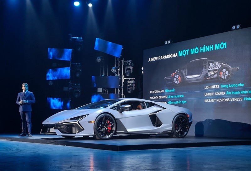Cận cảnh siêu xe hybrid Lamborghini Revuelto vừa ra mắt tại Việt Nam, giá 44 tỷ đồng