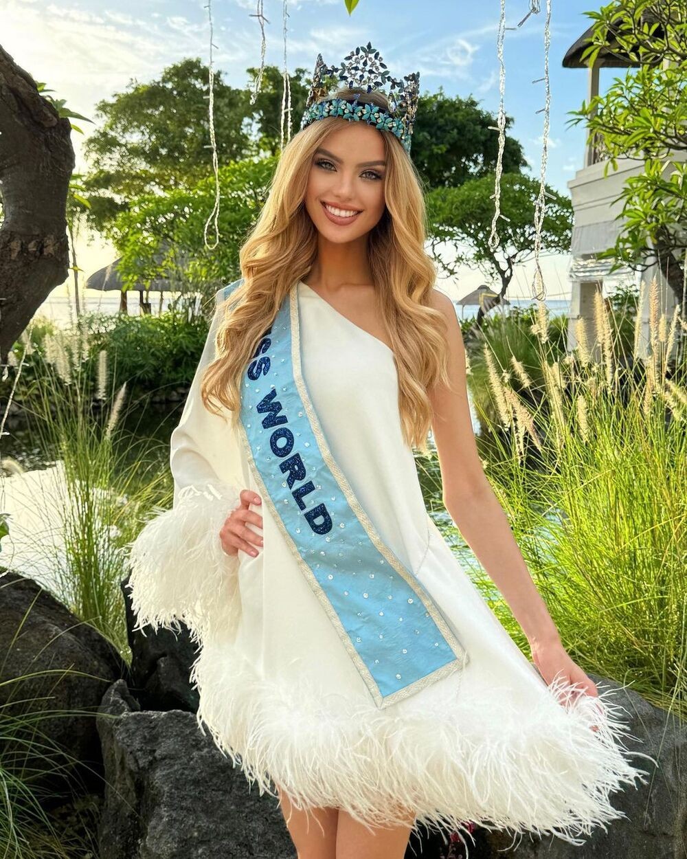 Đăng quang Miss World 2023, người đẹp Krystyna Pyszková gây chú ý với nhan sắc ngọt ngào, sắc sảo cùng phong cách thời trang quyến rũ và thời thượng như minh tinh điện ảnh.