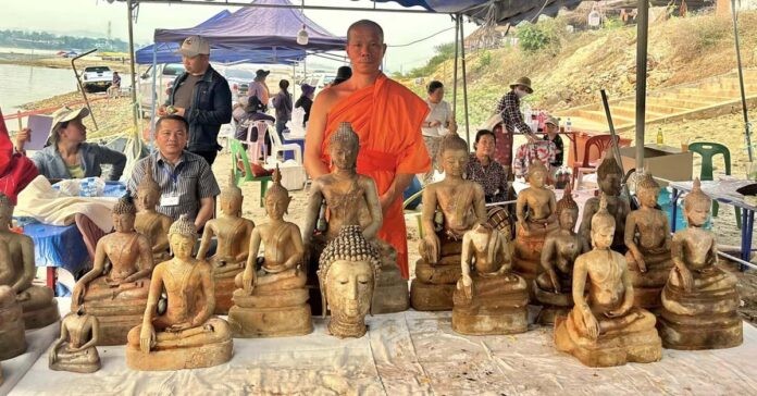 Lào khai quật hơn 100 pho tượng Phật chưa xác định được nguồn gốc và độ tuổi