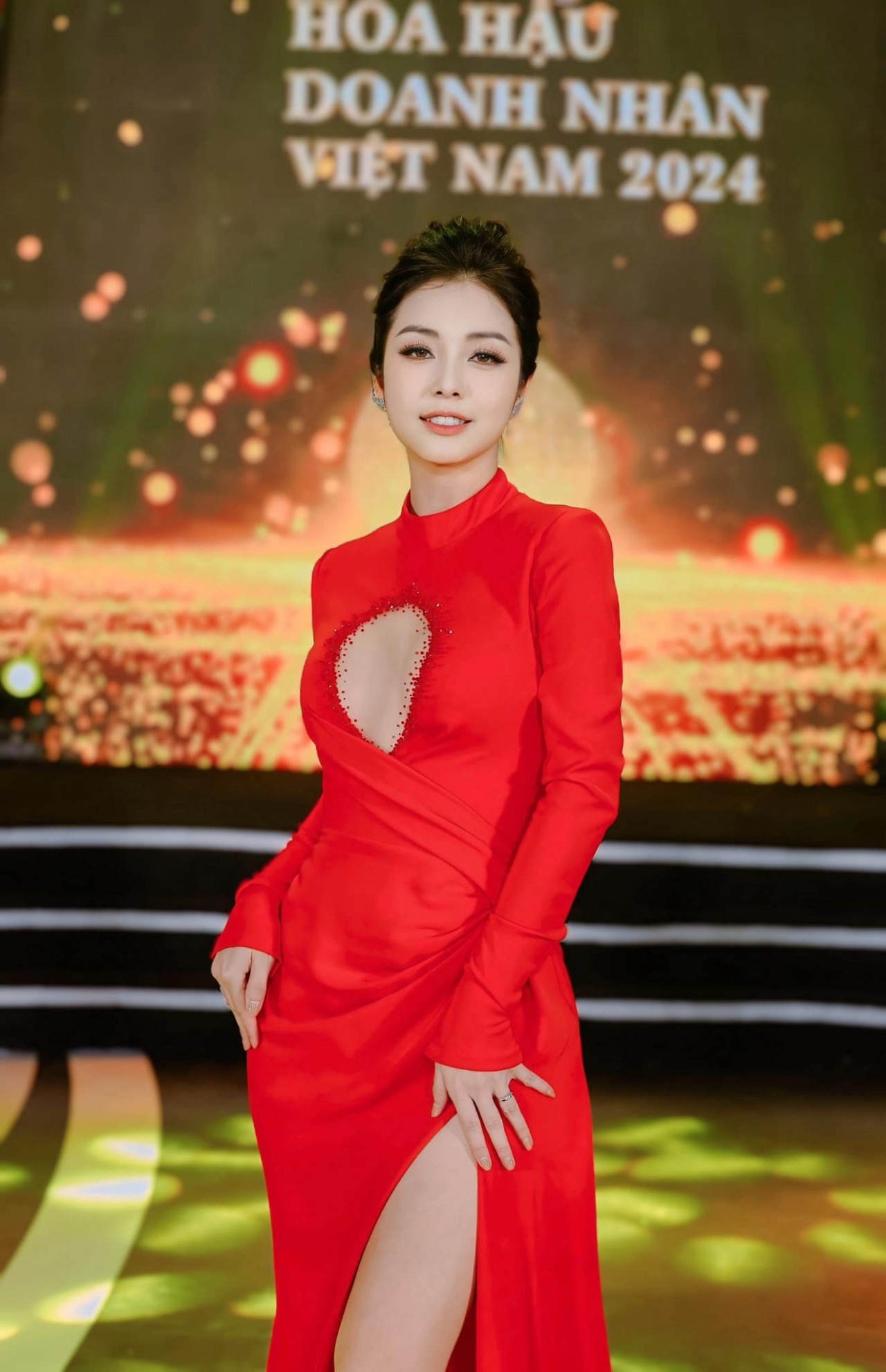 Sắc vóc gợi cảm của Hoa hậu Jennifer Phạm