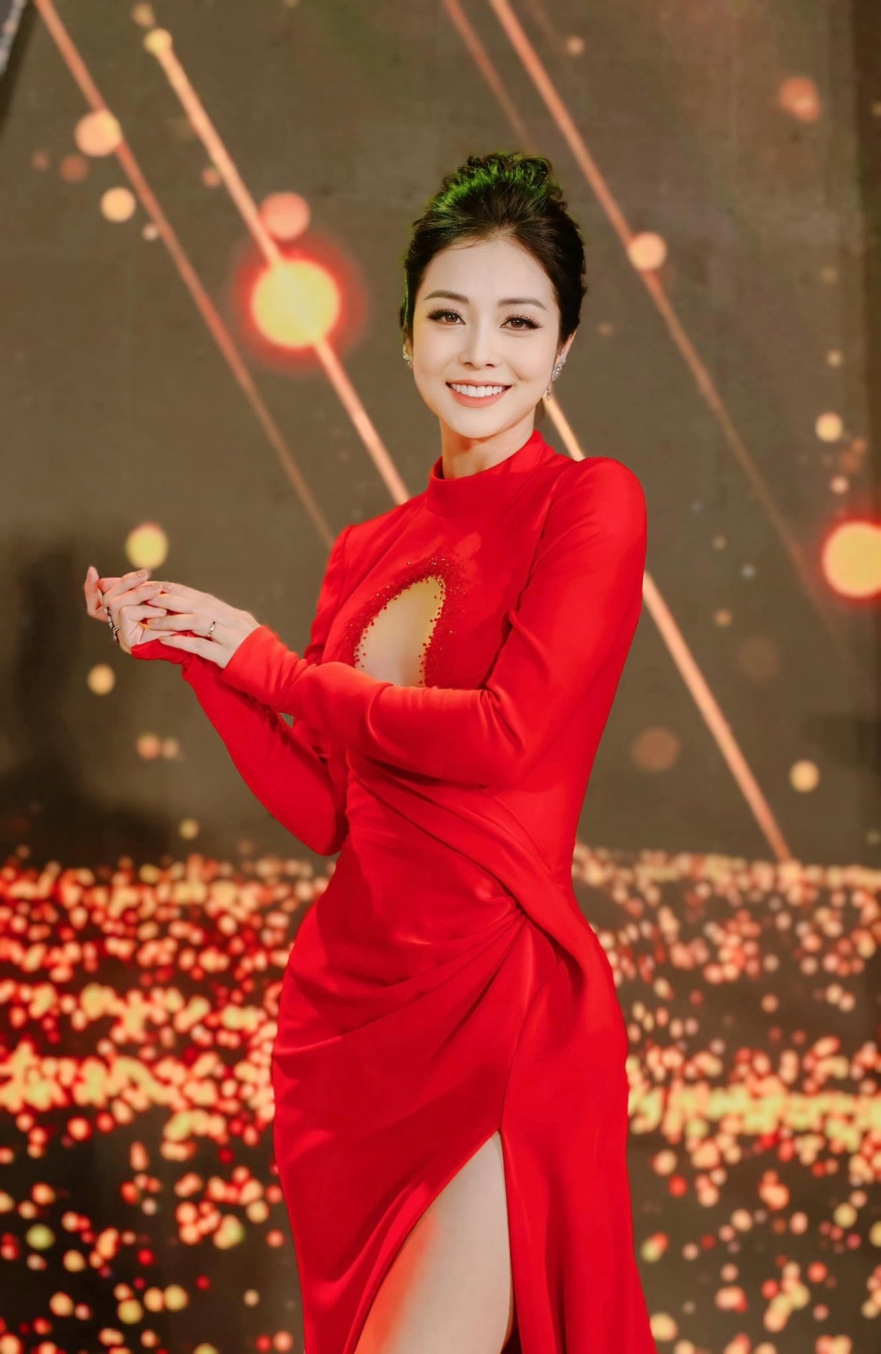 Sắc vóc gợi cảm của Hoa hậu Jennifer Phạm