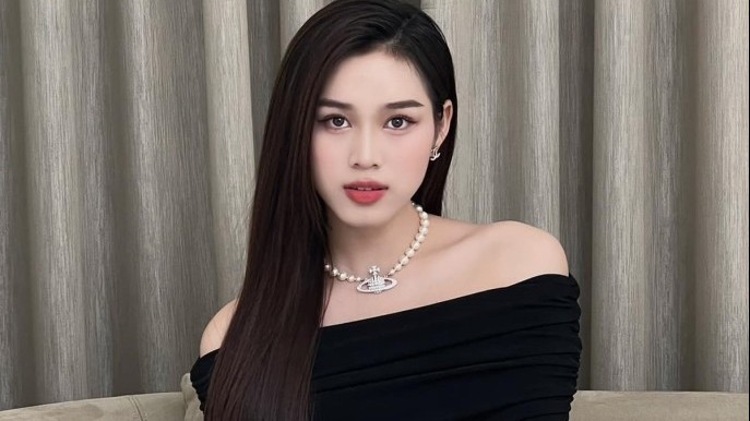 Sao Việt: Hoa hậu Đỗ Thị Hà vai trần gợi cảm, siêu mẫu Thanh Hằng 'lên đồ' năng động