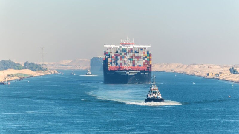 Biển Đỏ vẫn 'nổi bão', hãng tàu hàng đầu thế giới cảnh báo về rủi ro gia tăng