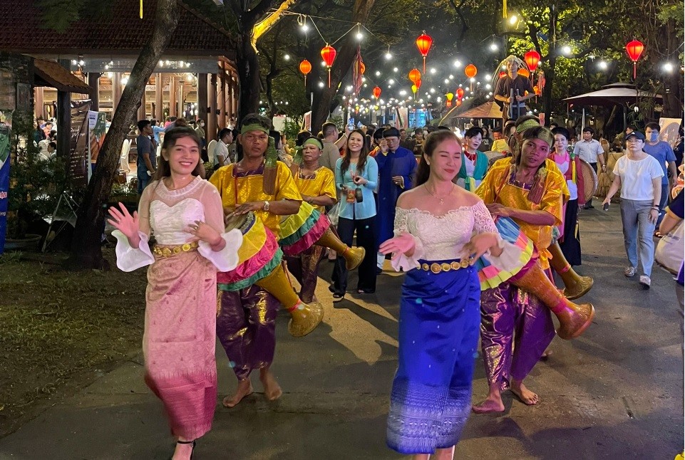 Lễ hội Văn hóa ẩm thực Saigontourist Group 2024 hứa hẹn nhiều hấp dẫn. Hình ảnh tiết mục văn hóa truyền thống Việt Nam. (Nguồn: BTC)