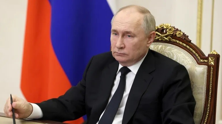 Vụ tấn công khủng bố ở Nga: Tổng thống Putin nói về thủ phạm, Kremlin tránh làm một điều, Pháp hé lộ tin mới liên quan