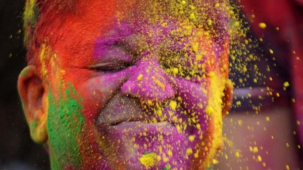Choáng ngợp với sắc màu sặc sỡ và không khí sôi động tại lễ hội Holi