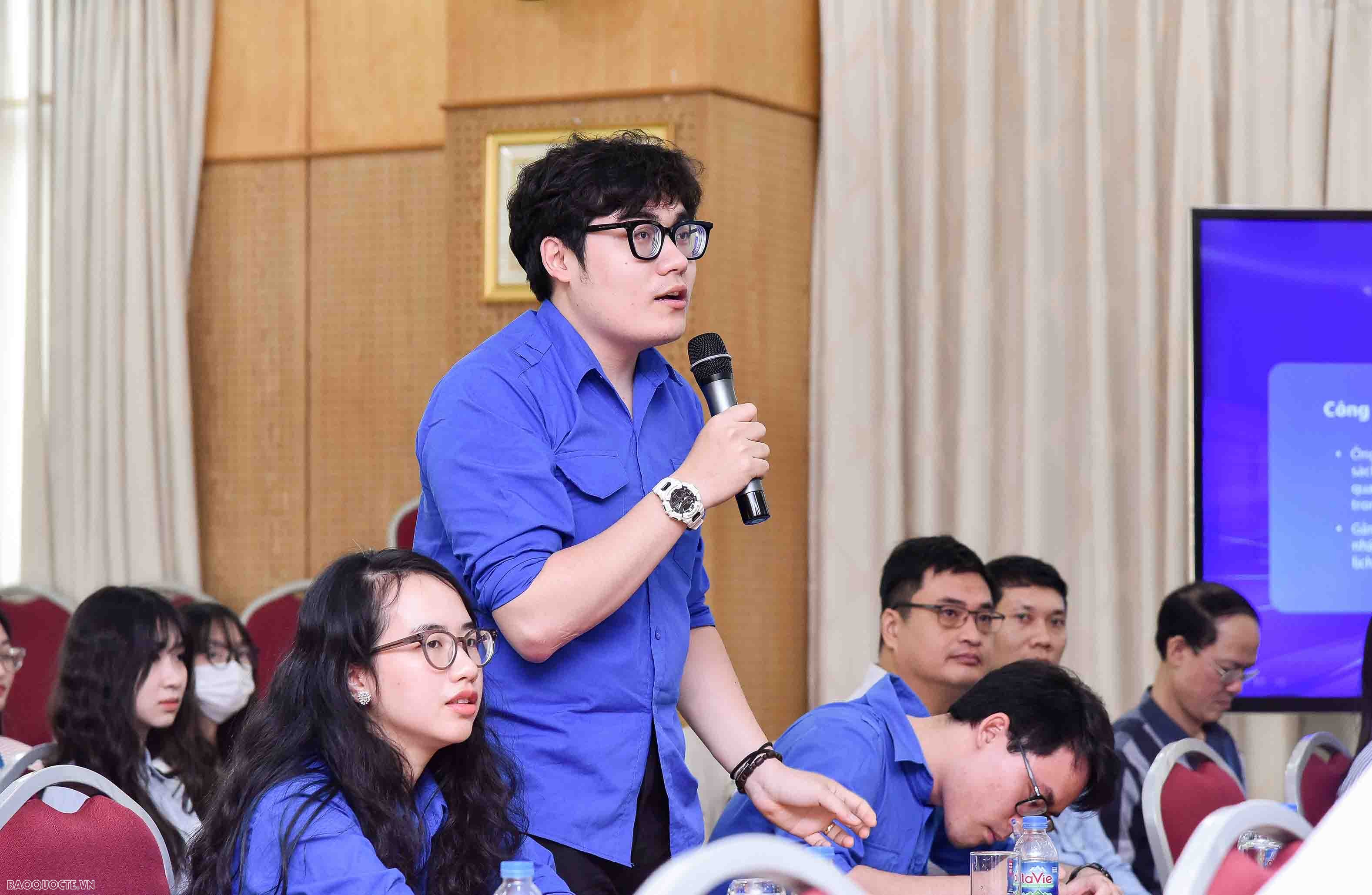 Nâng cao kỹ năng công tác người Việt Nam ở nước ngoài cho thanh niên Ngoại giao