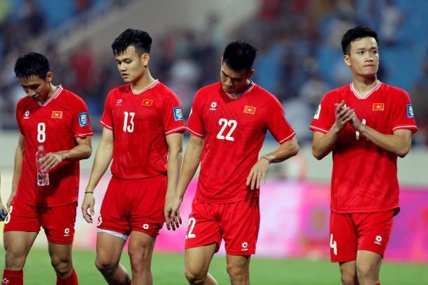 Sự thất vọng của các tuyển thủ Việt Nam sau trận thua 0-3 tối qua tại Mỹ Đình. (Nguồn GettyImages)