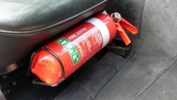Loại xe ô tô nào phải trang bị bình chữa cháy trên xe?