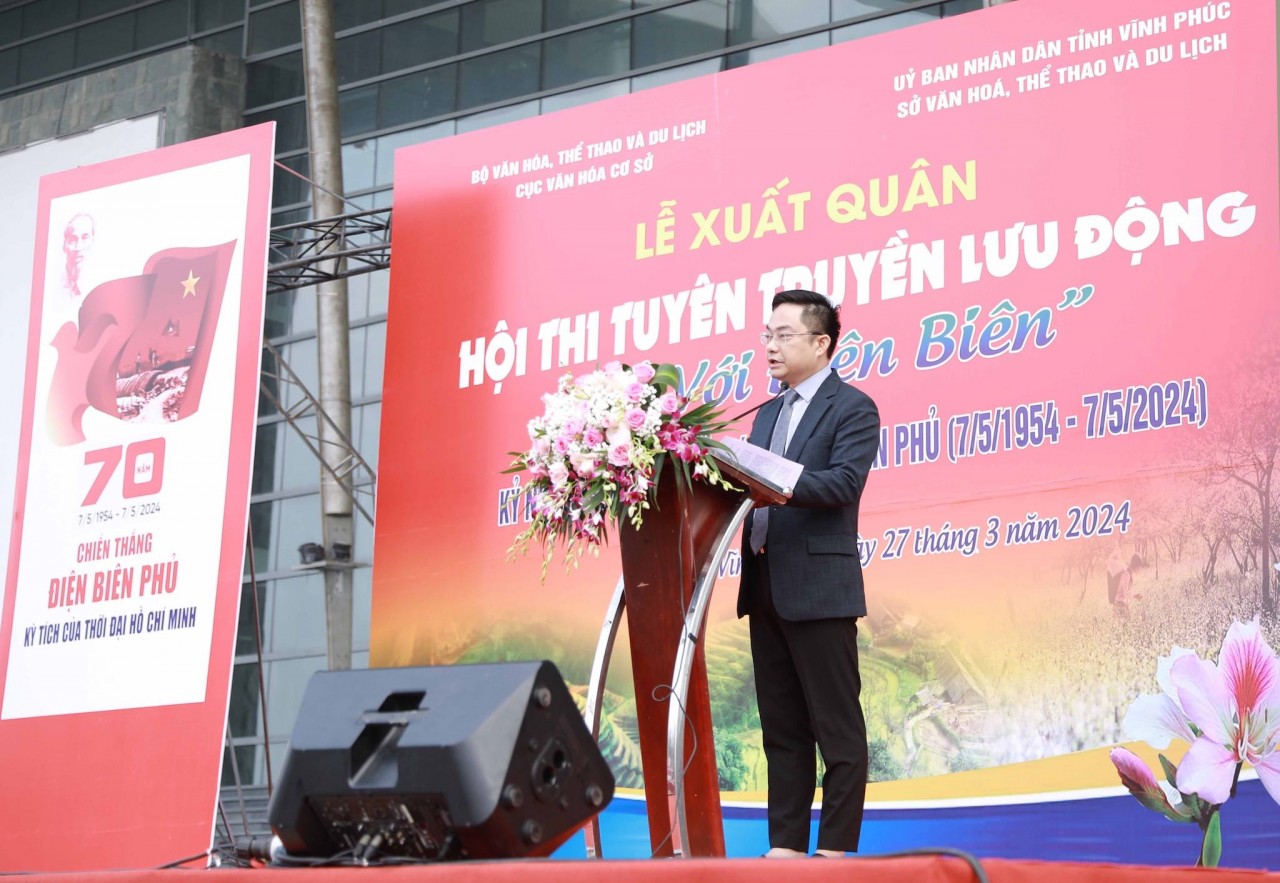 Cục Phó Cục Văn hóa cơ sở (Bộ Văn hóa Thể thao và Du lịch) Nguyễn Quốc Huy phát lệnh hành quân tại buổi lễ. Ảnh: Hoàng Hùng – TTXVN