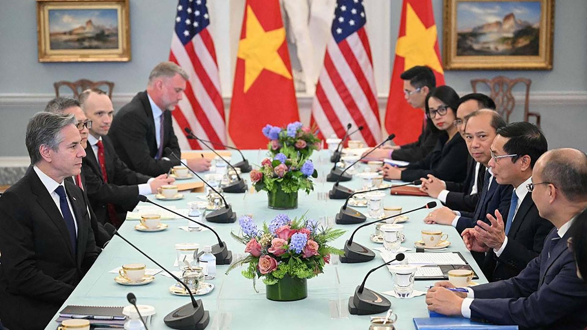 Bộ trưởng Ngoại giao Bùi Thanh Sơn và Bộ trưởng Ngoại giao Hoa Kỳ Antony Blinken tại cuộc Đối thoại cấp Bộ trưởng Ngoại giao Việt Nam - Hoa Kỳ lần thứ nhất, ngày 25/3. (Nguồn: AFP)