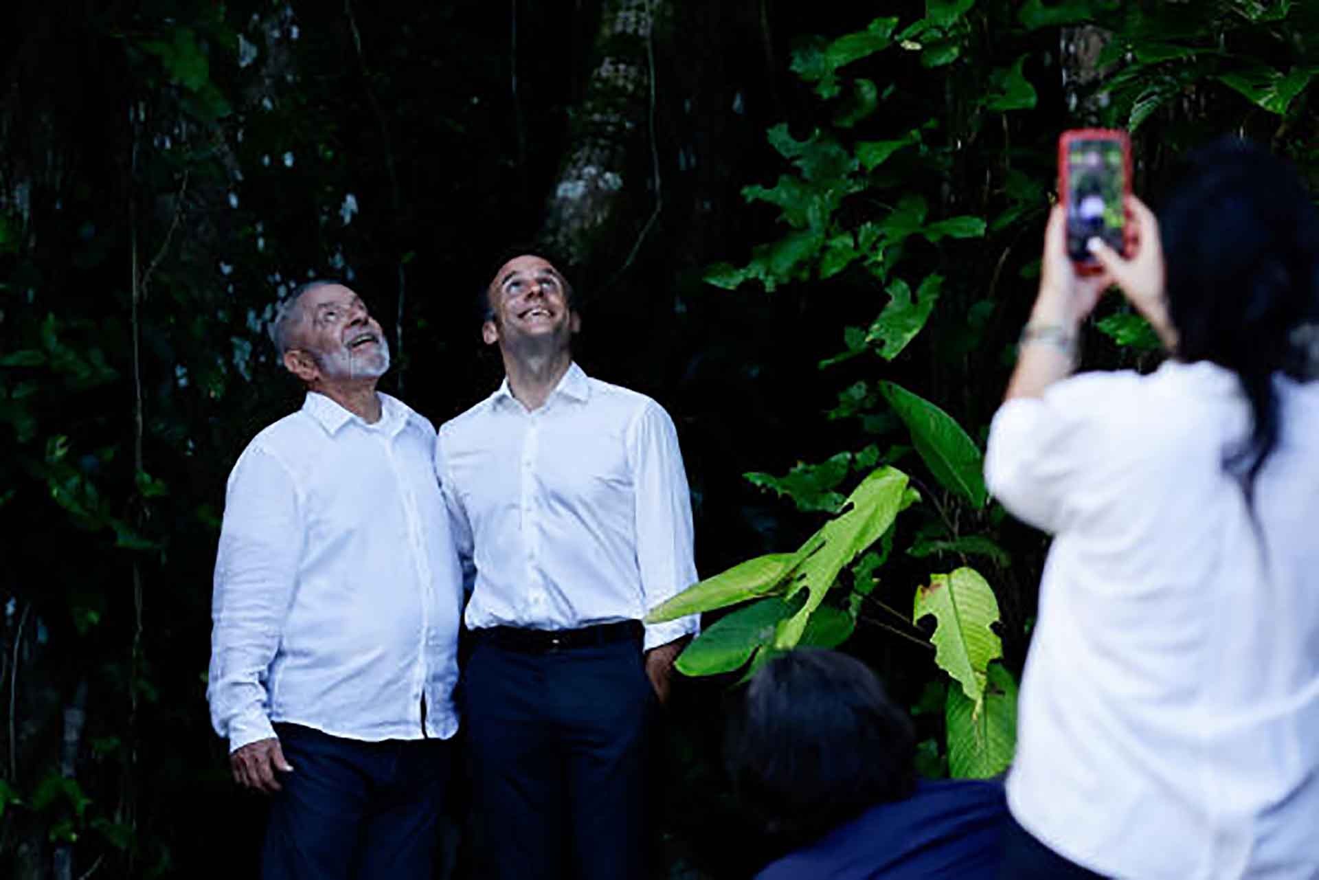 Tổng thống Pháp Macron và người đồng cấp Brazil Lula da Silva ngày 26/3. (Nguồn Le Monde)