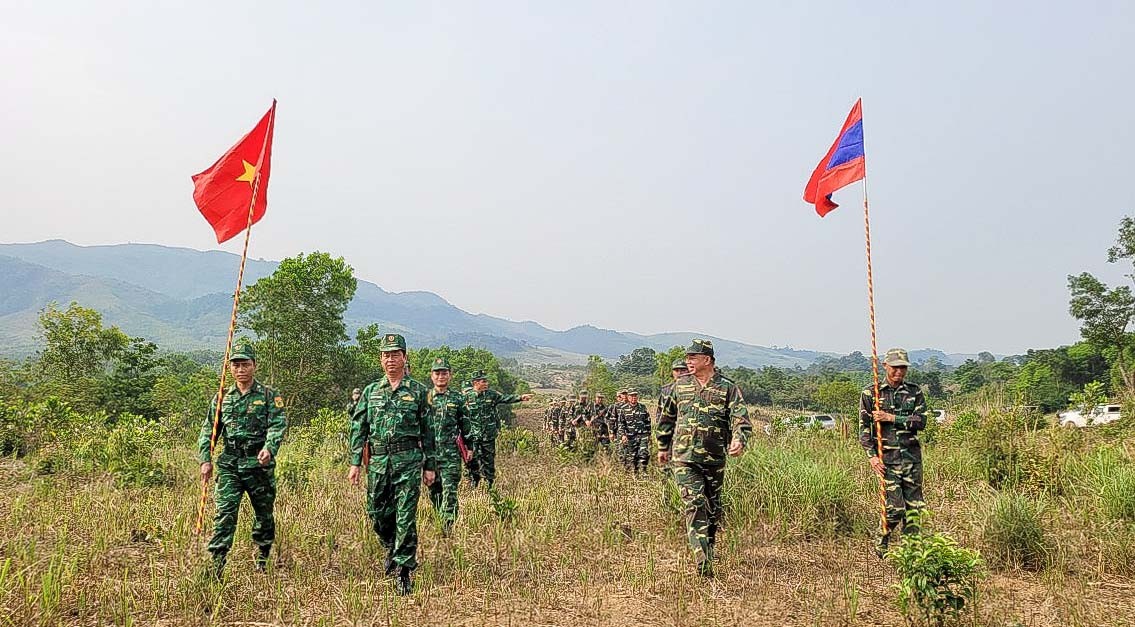 Tuần tra song phương tuyến biên giới Việt Nam-Lào