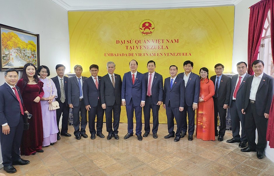 Đoàn đại biểu TP. Hồ Chí Minh thăm Đại sứ quán Việt Nam tại Venezuela