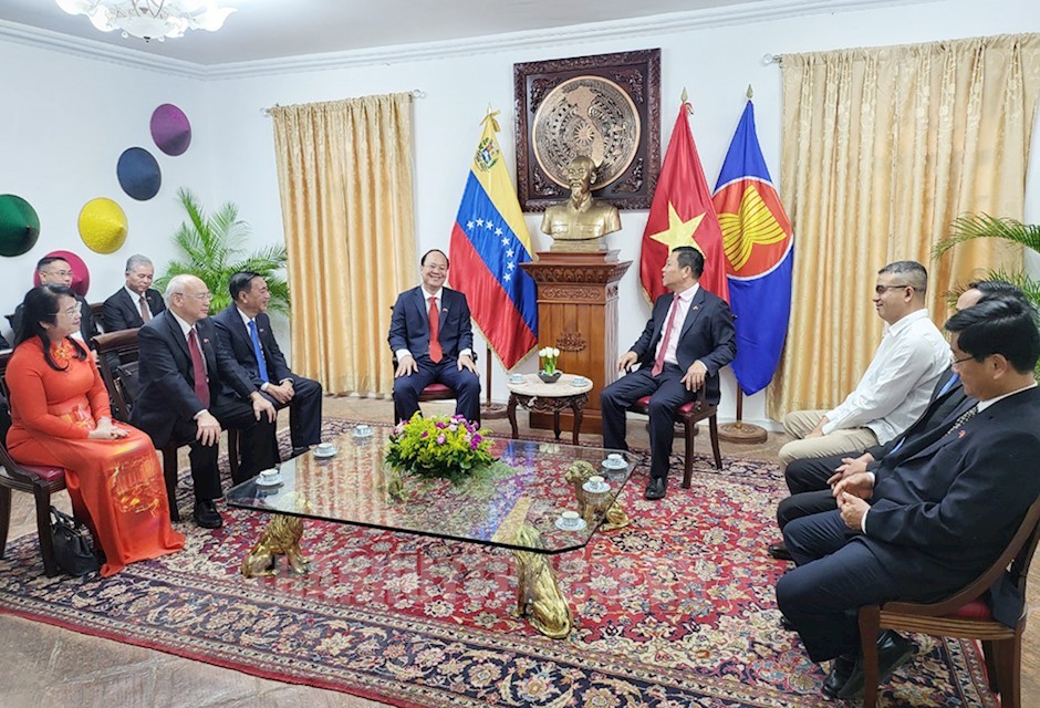 Đoàn đại biểu TP. Hồ Chí Minh thăm Đại sứ quán Việt Nam tại Venezuela