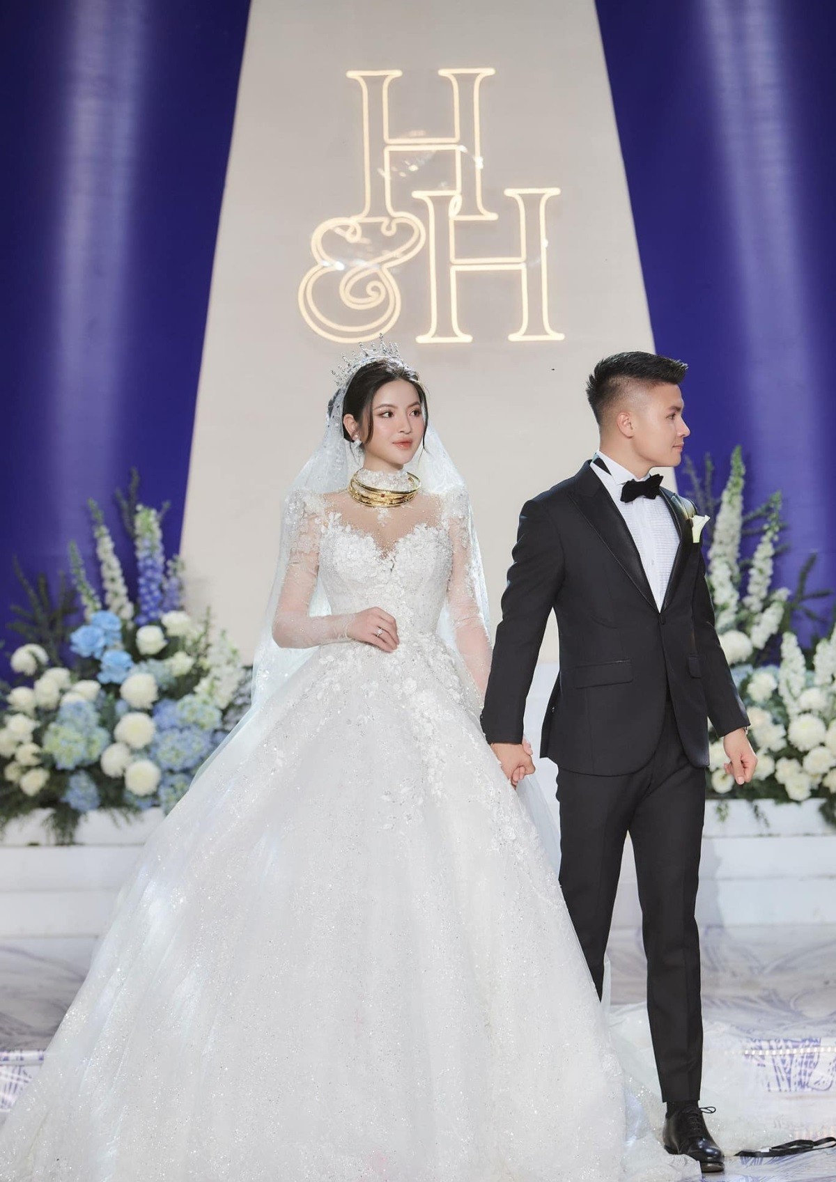 Váy cưới Chu Thanh Huyền