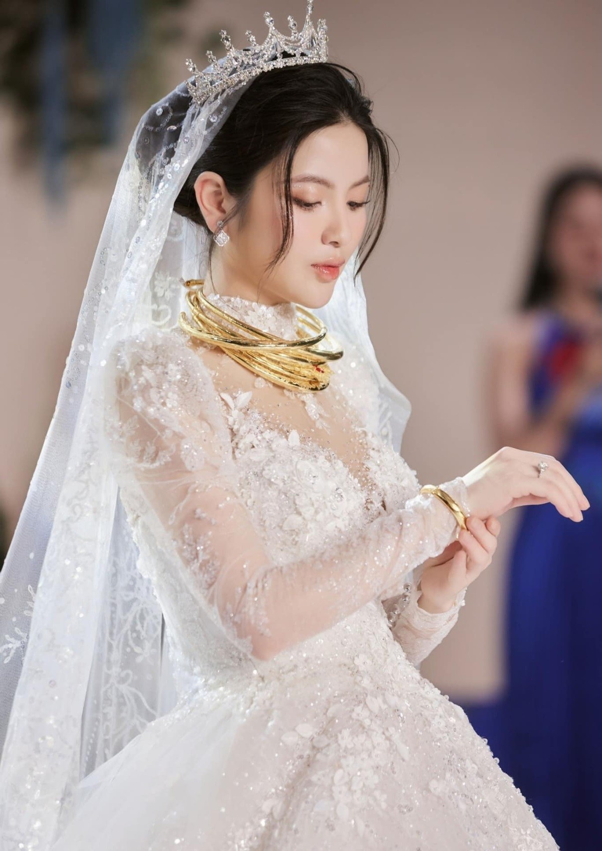 Váy cưới Chu Thanh Huyền