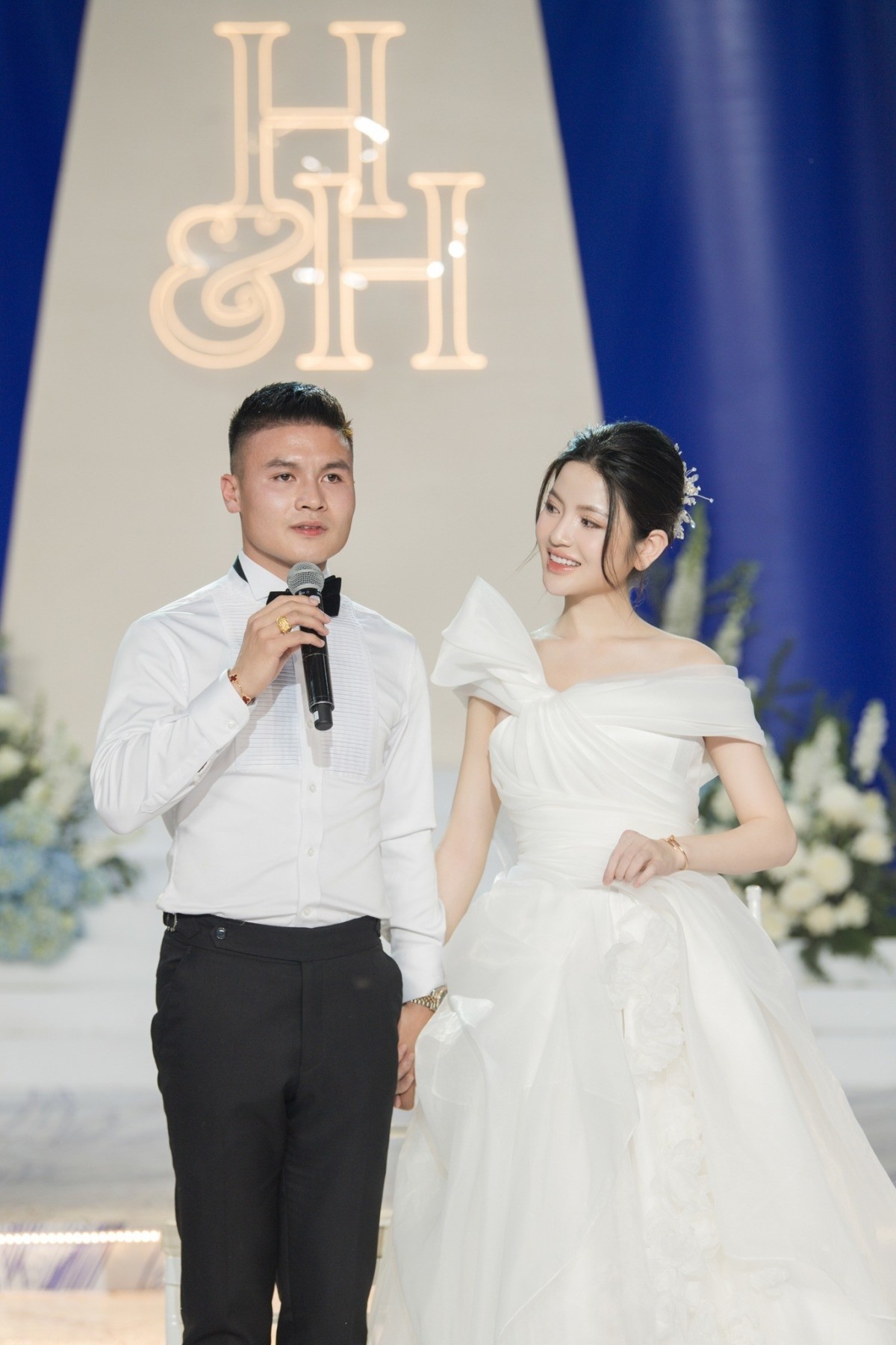 Bốn chiếc váy cưới thanh tao giúp Chu Thanh Huyền đẹp trong veo trong ngày nên duyên cùng Quang Hải