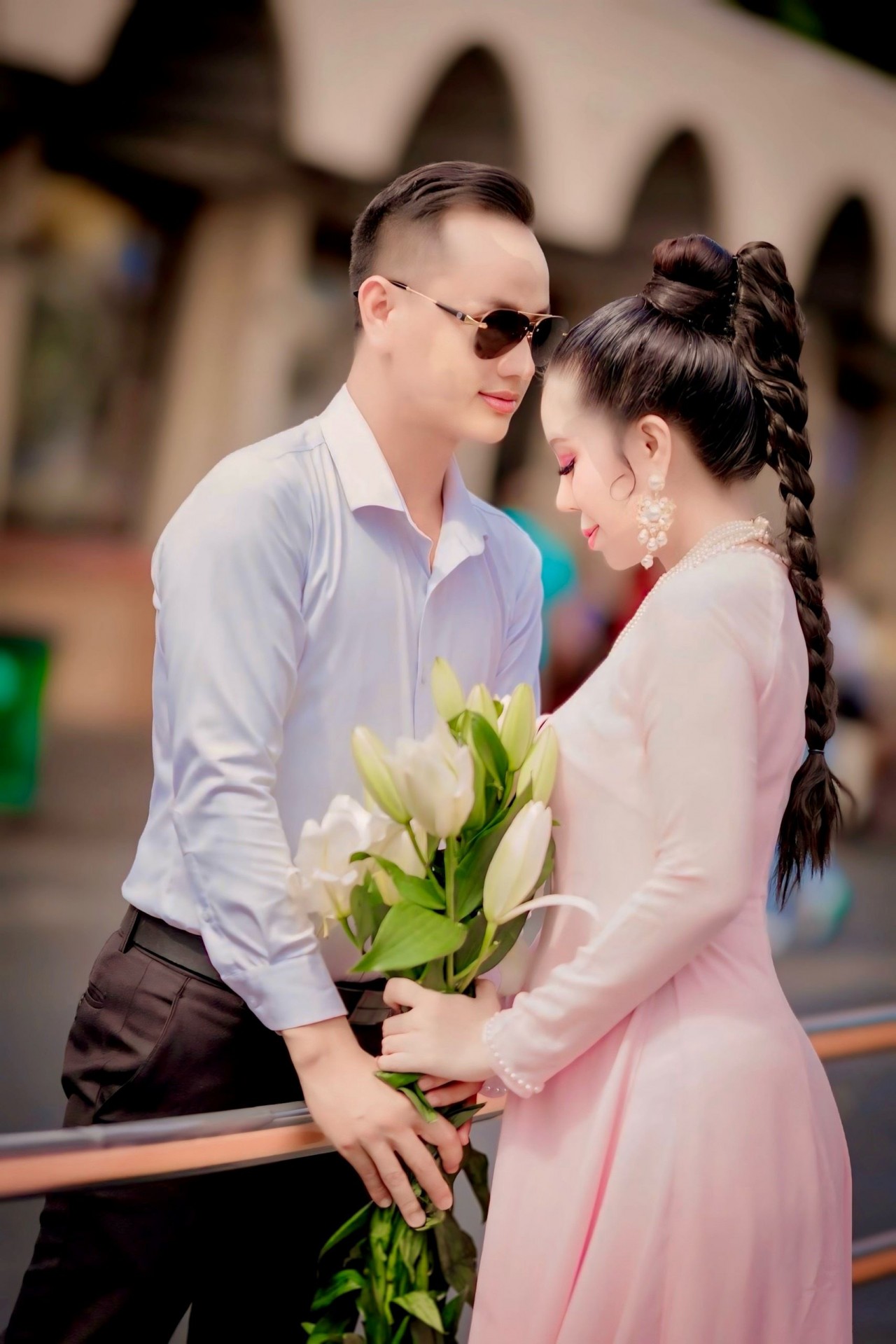 Hoa hậu Thanh Hằng duyên dáng trong áo dài 4 tà của NTK Tiến Trần