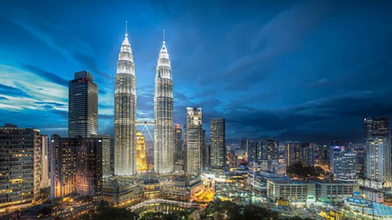 Tòa Tháp đôi Petronas tại trung tâm Thủ đô Kuala Lampur (Malaysia), từng giữ danh hiệu tòa nhà cao nhất thế giới.