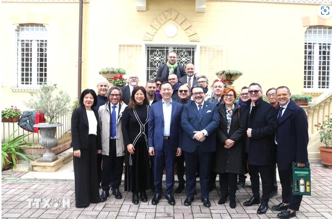 Vietnamese Embassy to Italy works to boost locality-to-locality cooperation