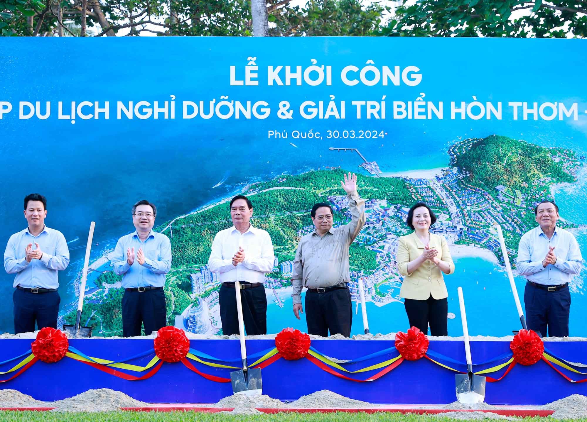 Thủ tướng Phạm Minh Chính chỉ đạo giải quyết các vấn đề cấp bách tại Phú Quốc