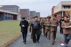 Chủ tịch Triều Tiên Kim Jong-un thị sát công trường xây dựng Trường huấn luyện cán bộ Trung ương