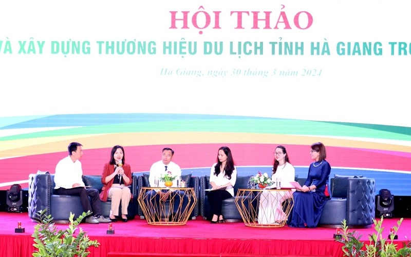 Hội thảo được chia làm 2 phiên thảo luận: Định vị và xây dựng thương hiệu du lịch Hà Giang; Quản lý và phát triển thương hiệu du lịch Hà Giang.