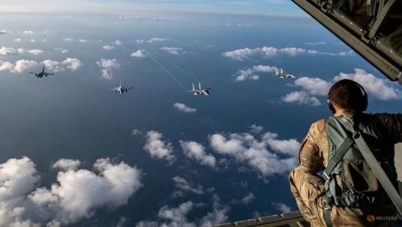 Không quân Philippines và Bộ Tư lệnh Ấn Độ Dương-Thái Bình Dương của Mỹ tham gia Hoạt động hợp tác hàng hải chung ở Biển Đông hồi tháng 11/2023. (Nguồn: Reuters)
