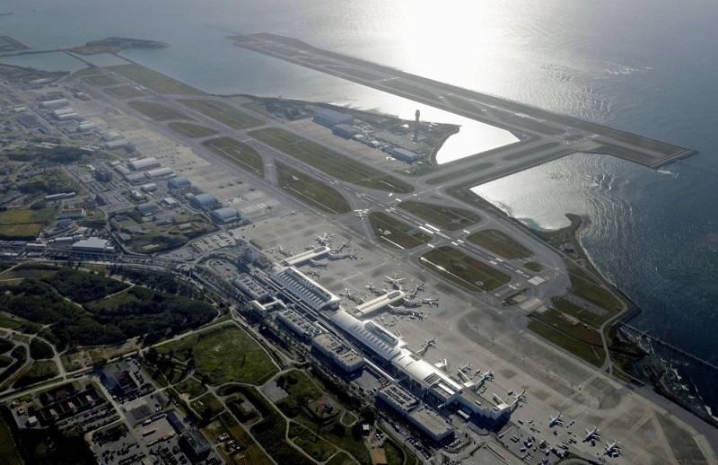 Sân bay Naha nằm trong số 16 sân bay và cảng được chỉ định là cơ sở sẽ được Lực lượng Phòng vệ và Lực lượng Bảo vệ Bờ biển Nhật Bản sử dụng