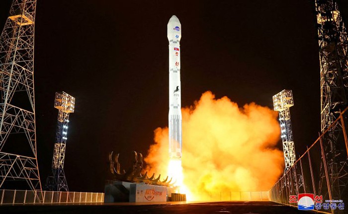 Tên lửa mang vệ tinh trinh sát Malligyong-1 phóng lên từ trạm Sohae.