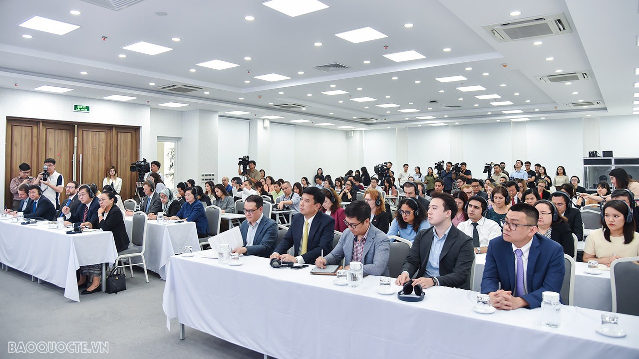 Ngày 1/4, Thứ trưởng Ngoại giao Đỗ Hùng Việt chủ trì họp báo về Diễn đàn Tương lai ASEAN 2024. (Ảnh: Anh Sơn) Toàn cảnh buổi họp báo quốc tế về Diễn đàn Tương lai ASEAN 2024
