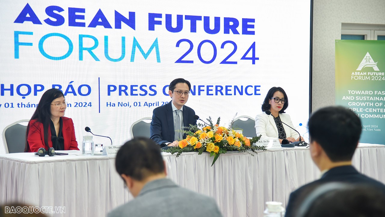 Toàn cảnh buổi họp báo quốc tế về Diễn đàn Tương lai ASEAN 2024 Toàn cảnh buổi họp báo quốc tế về Diễn đàn Tương lai ASEAN 2024