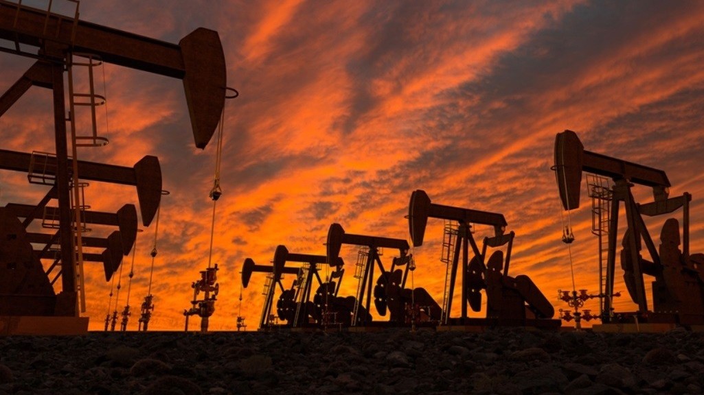 Giá xăng dầu hôm nay 2/4: Nguồn cung sụt giảm, giá dầu bật tăng