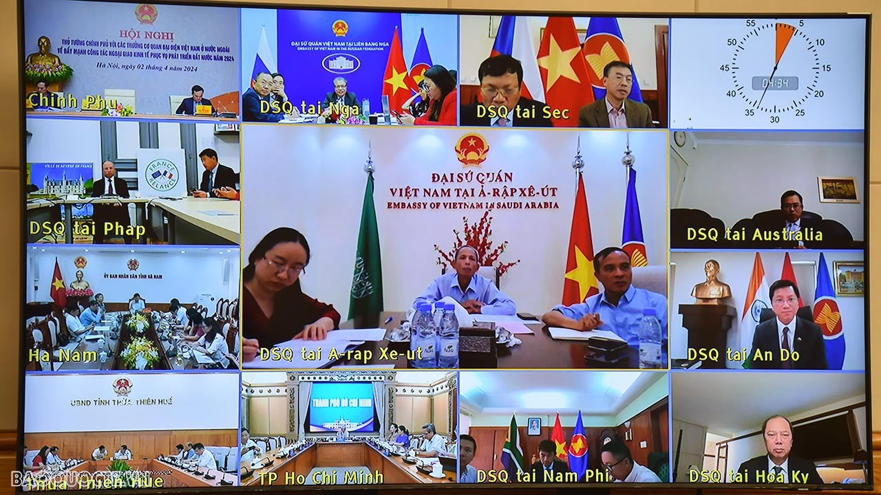 PM Pham Minh Chinh chairs conference to enhance economic diplomacy