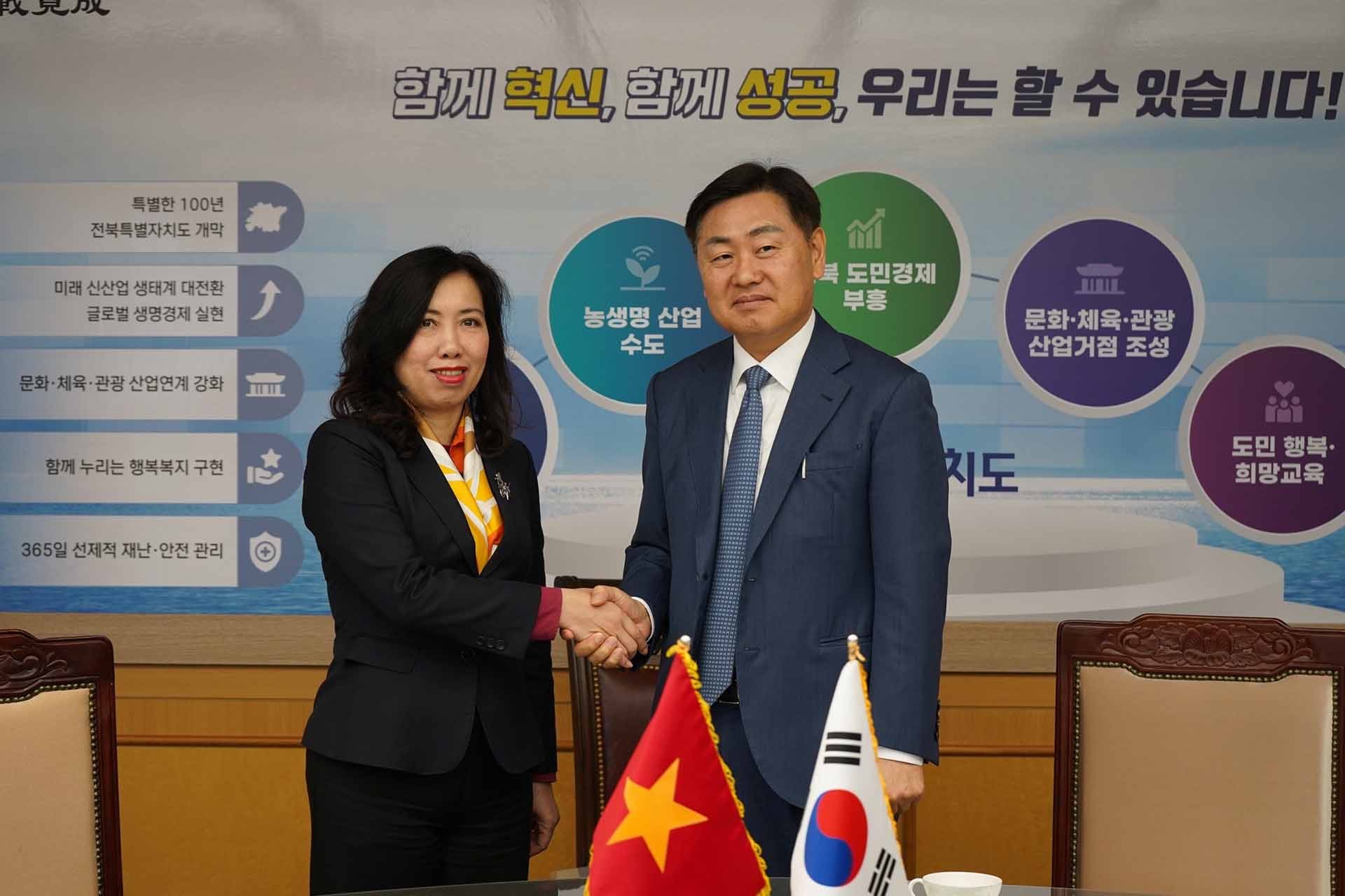 Thứ trưởng Ngoại giao Lê Thị Thu Hằng thăm, làm việc tại Hàn Quốc