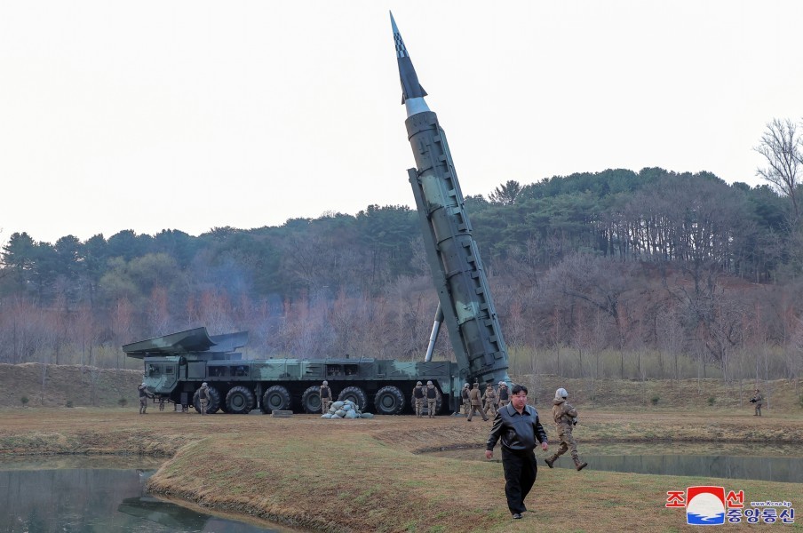 Xung quanh việc Triều Tiên thử thành công vũ khí siêu thanh chiến lược