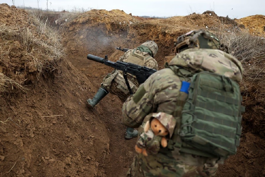 Nguy cơ Nga chọc thủng 'lá chắn' phòng thủ của Ukraine, Tổng thống Zelensky hạ tuổi nhập ngũ