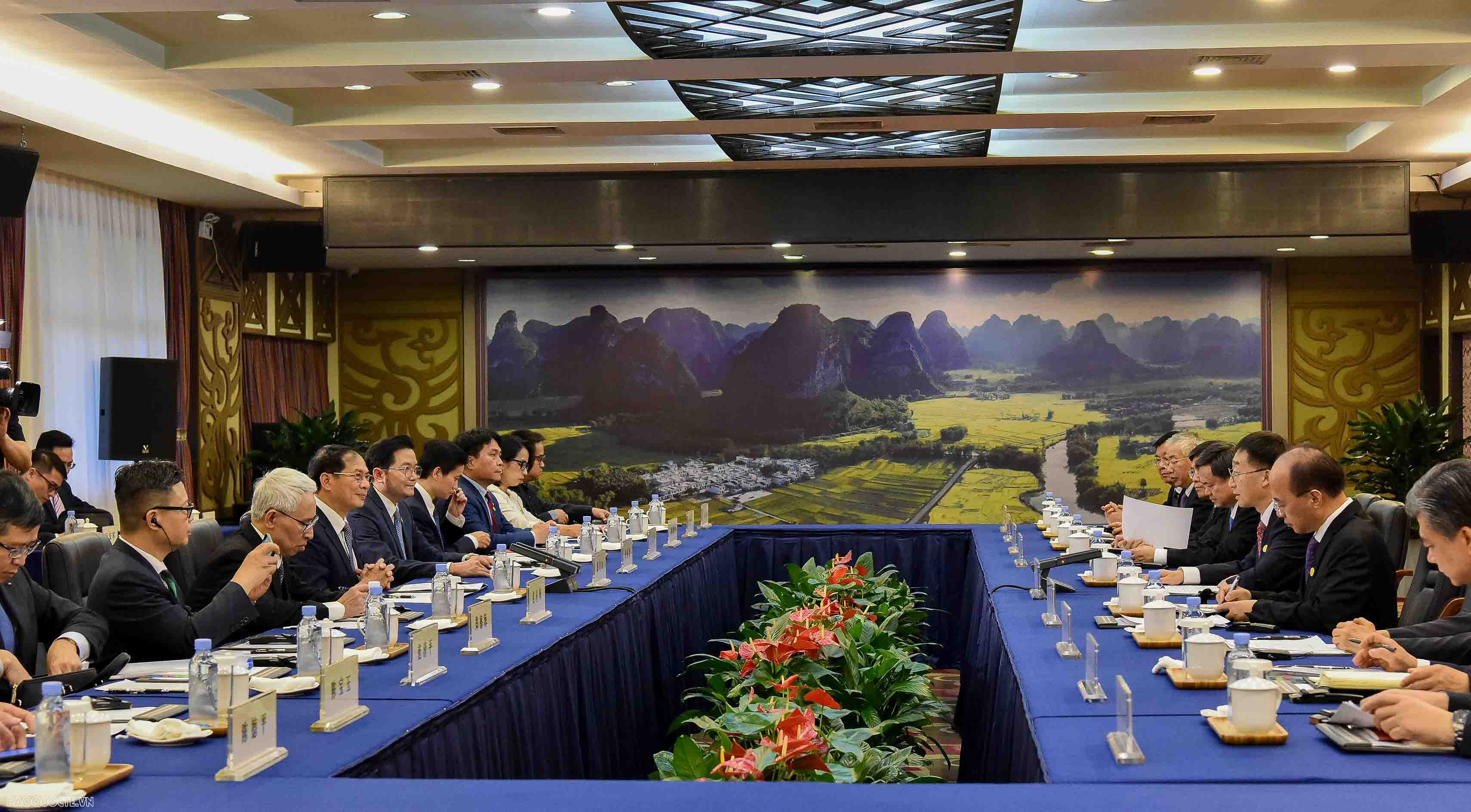 Bộ trưởng Bùi Thanh Sơn thăm Trung Quốc: Thắt chặt tình hữu nghị, cùng chia sẻ tương lai